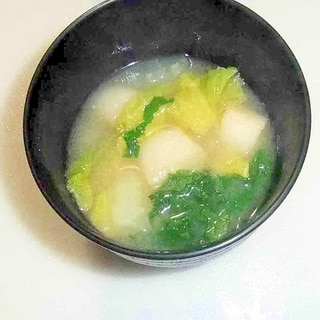 白菜と麩と大葉のお味噌汁
